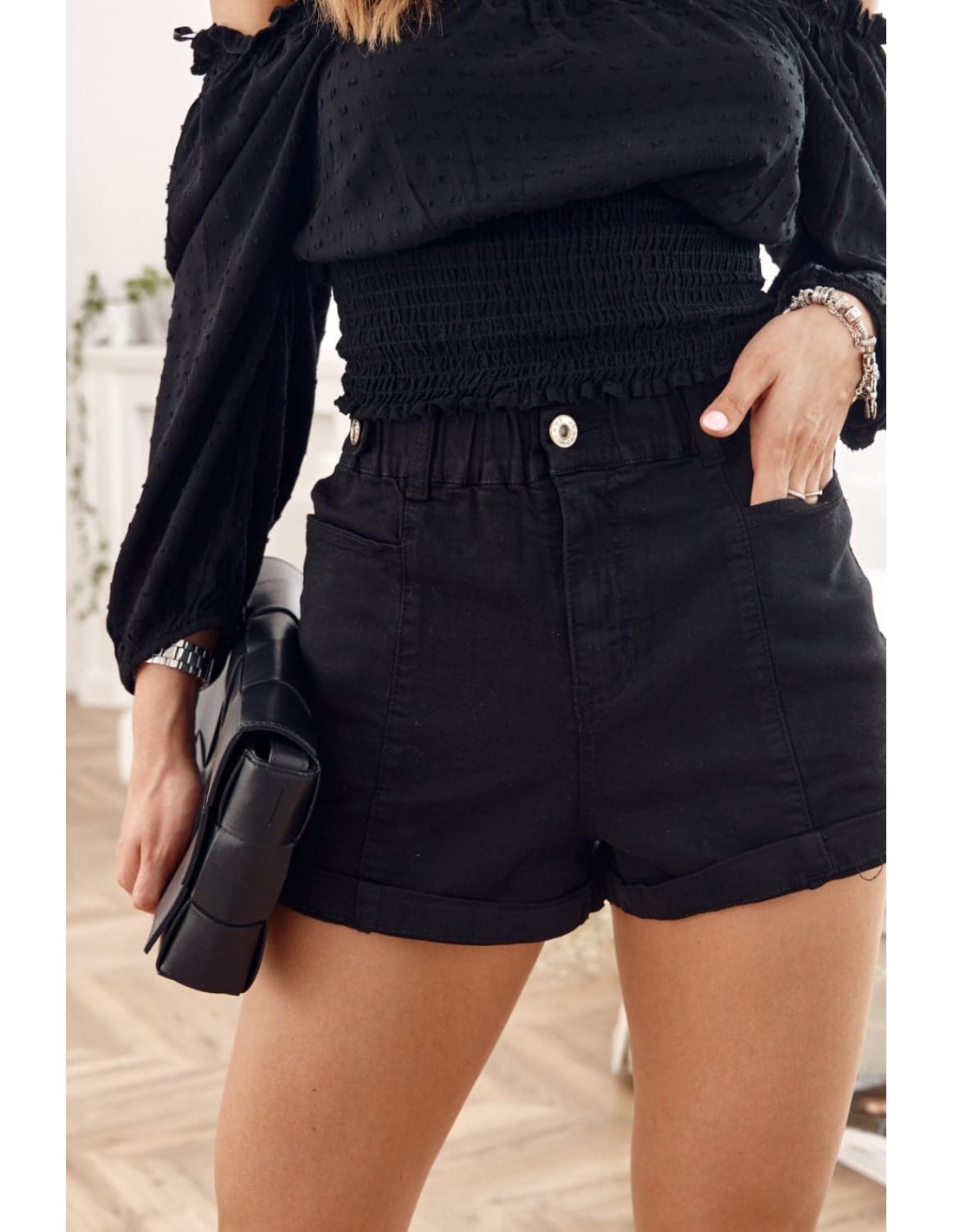 Kurze Shorts mit Bündchen, schwarz 2011 – Online-Shop – Boutique